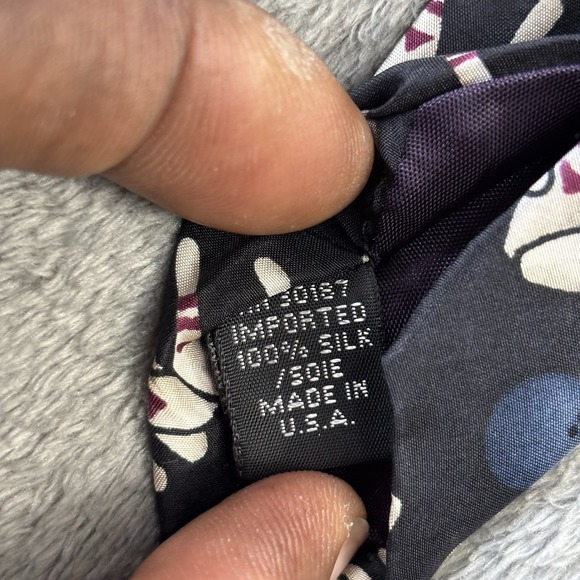 VTG Peanuts Neck Tie Snoopy Bowling 100% Silk United Feature Syndicate USA Made - Picture 4 of 7